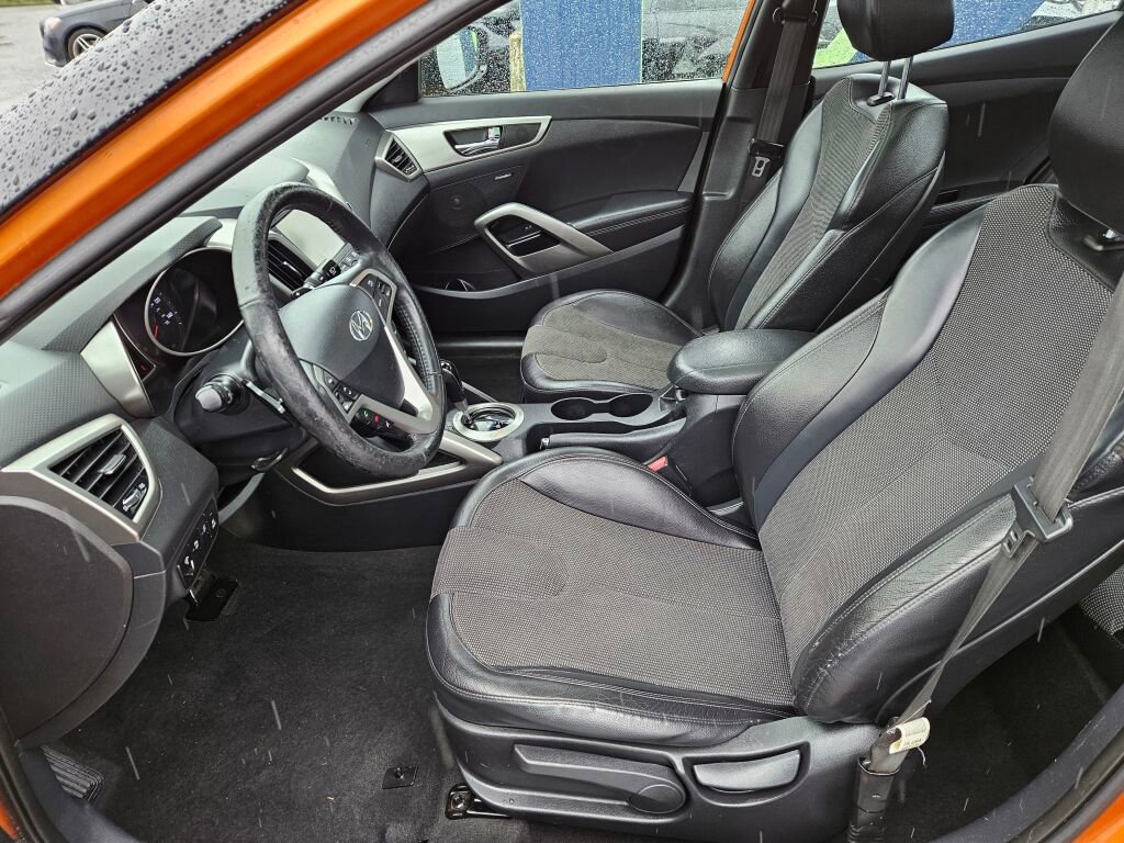 Used 2012 Hyundai Veloster w/ Style Pkg image 19