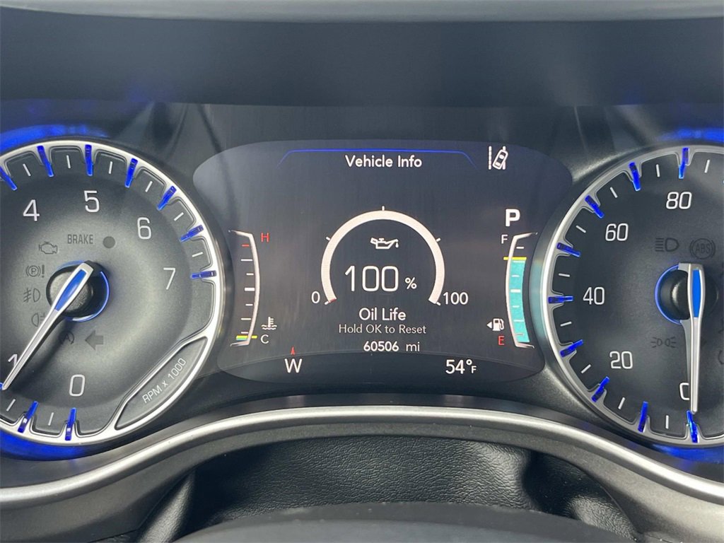 Used 2024 Chrysler Pacifica Touring-L image 15