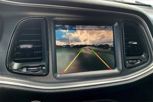 Used 2015 Dodge Challenger SRT image 23