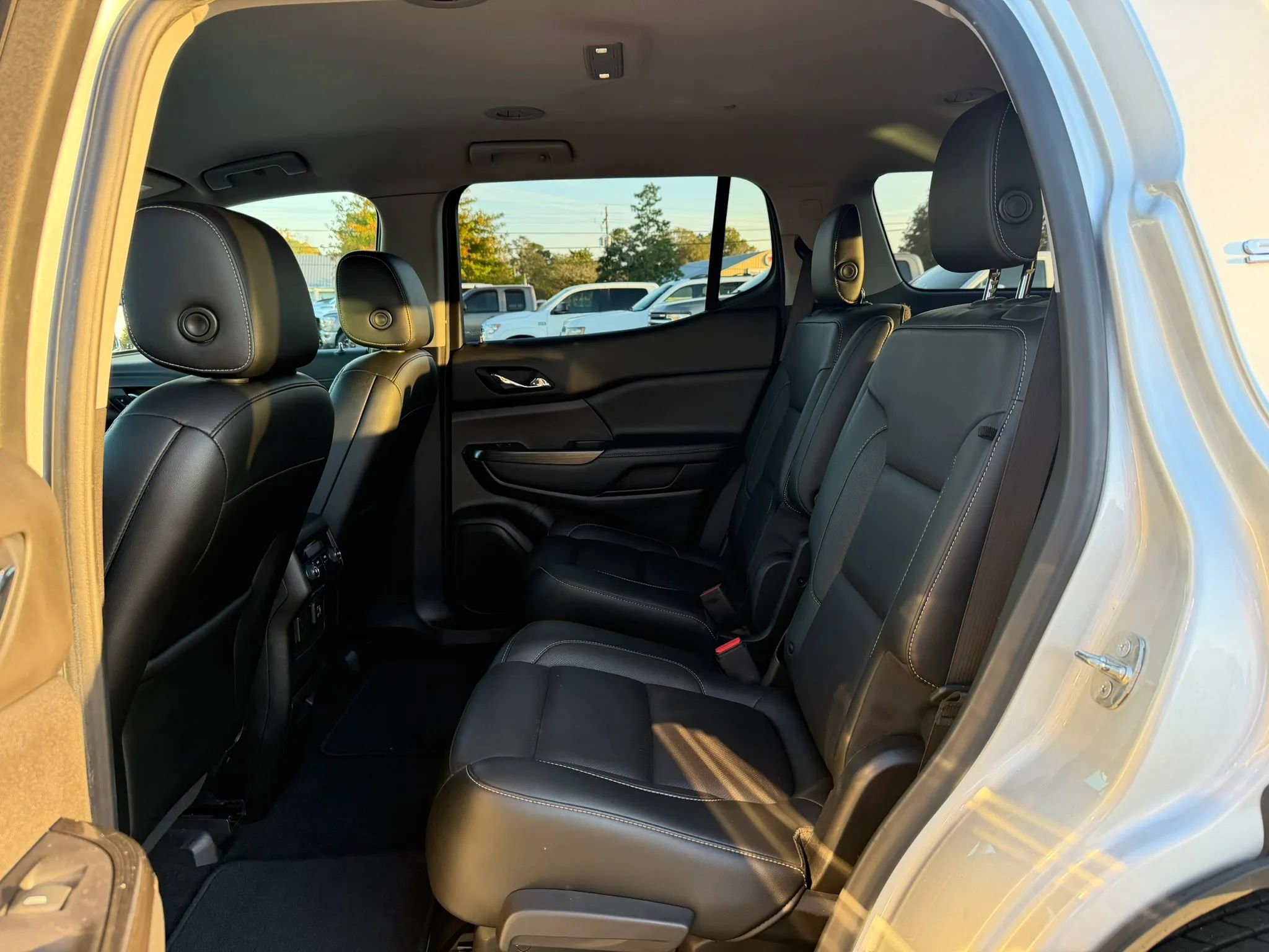 Used 2019 GMC Acadia SLT image 18