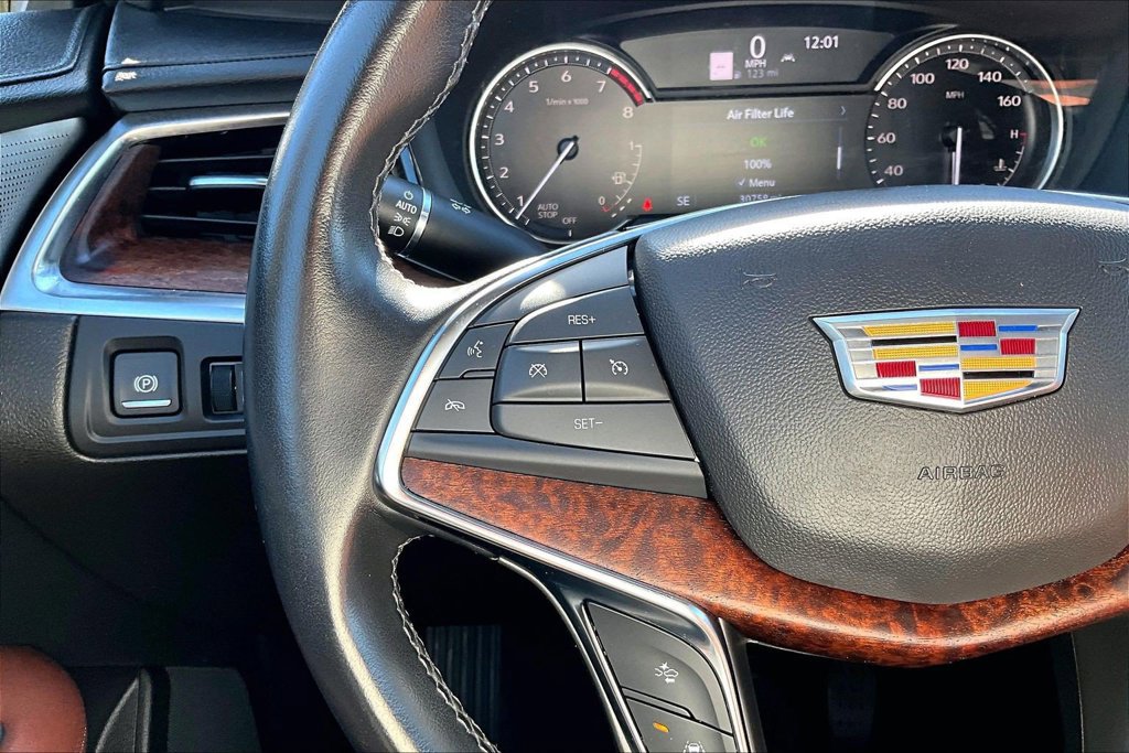 Certified 2022 Cadillac XT5 Premium Luxury FWD image 11