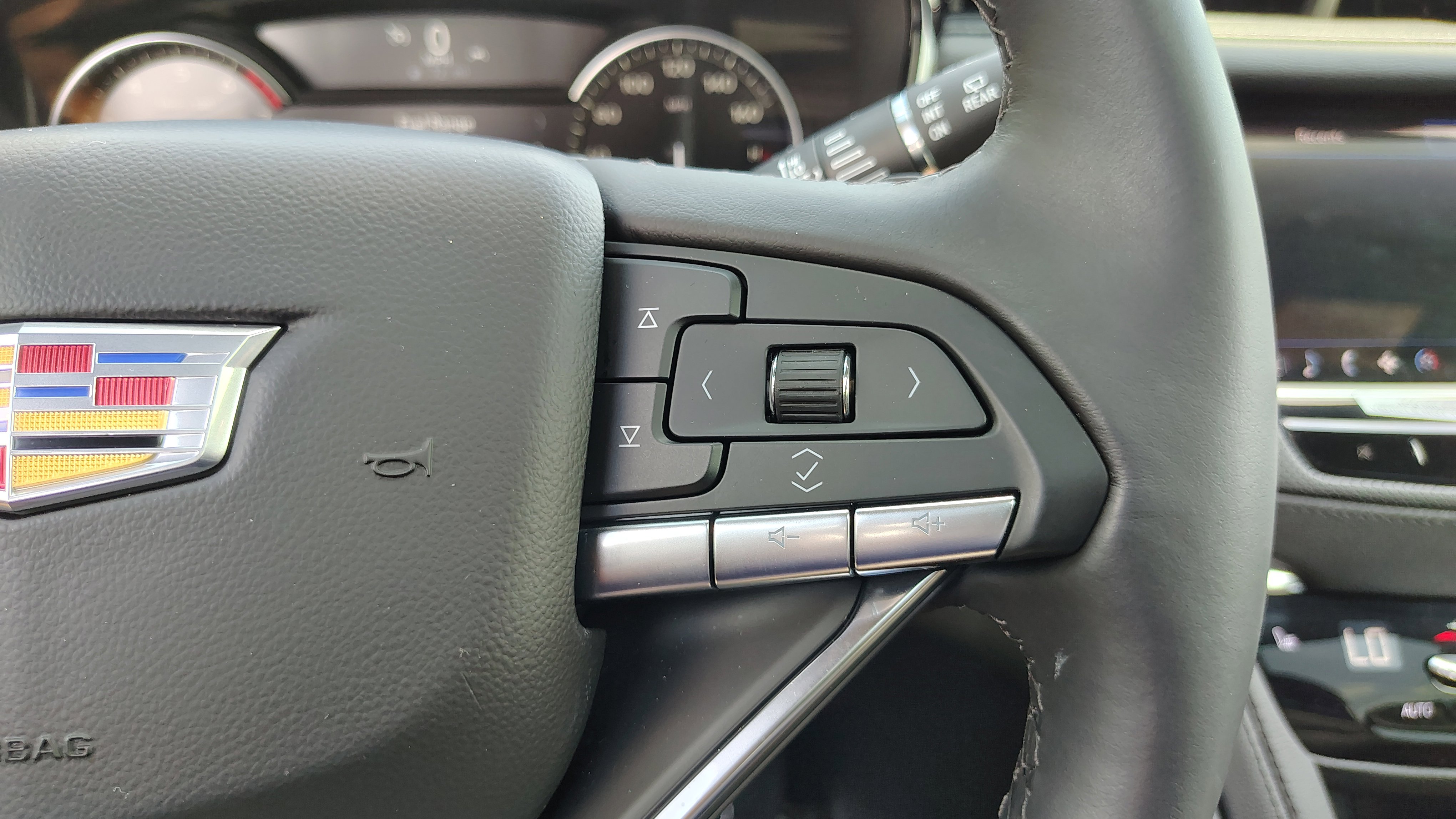 New 2025 Cadillac XT6 Luxury w/ LPO, Premium Carpet Package image 21