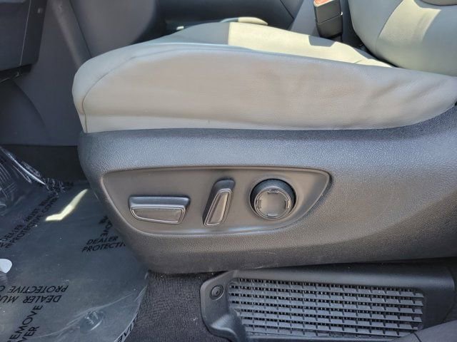 Used 2024 Toyota Sienna XLE FWD image 18
