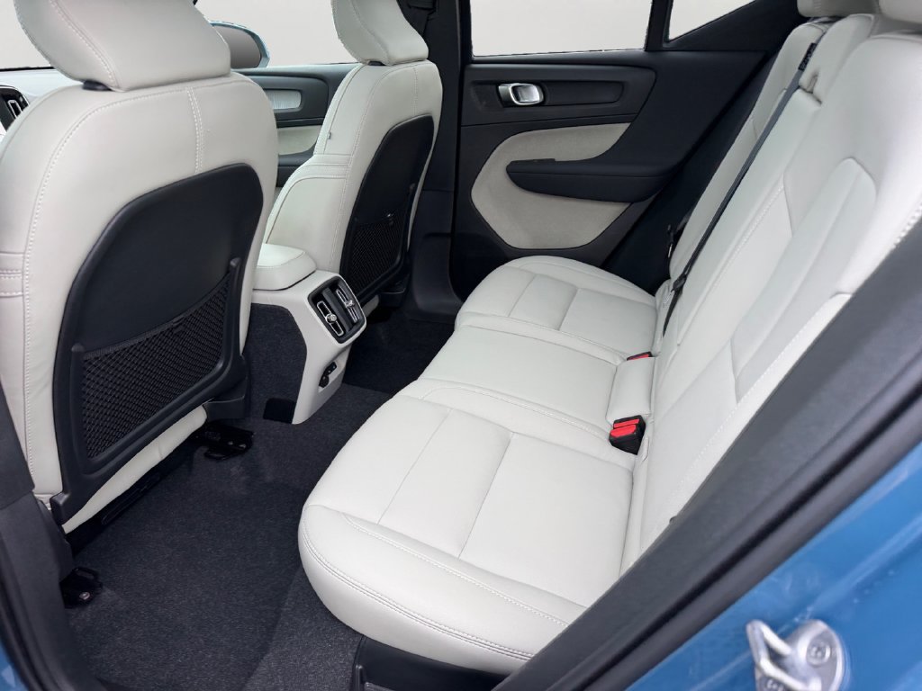 Certified 2024 Volvo XC40 B5 Plus w/ Climate Package AWD/4WD image 12