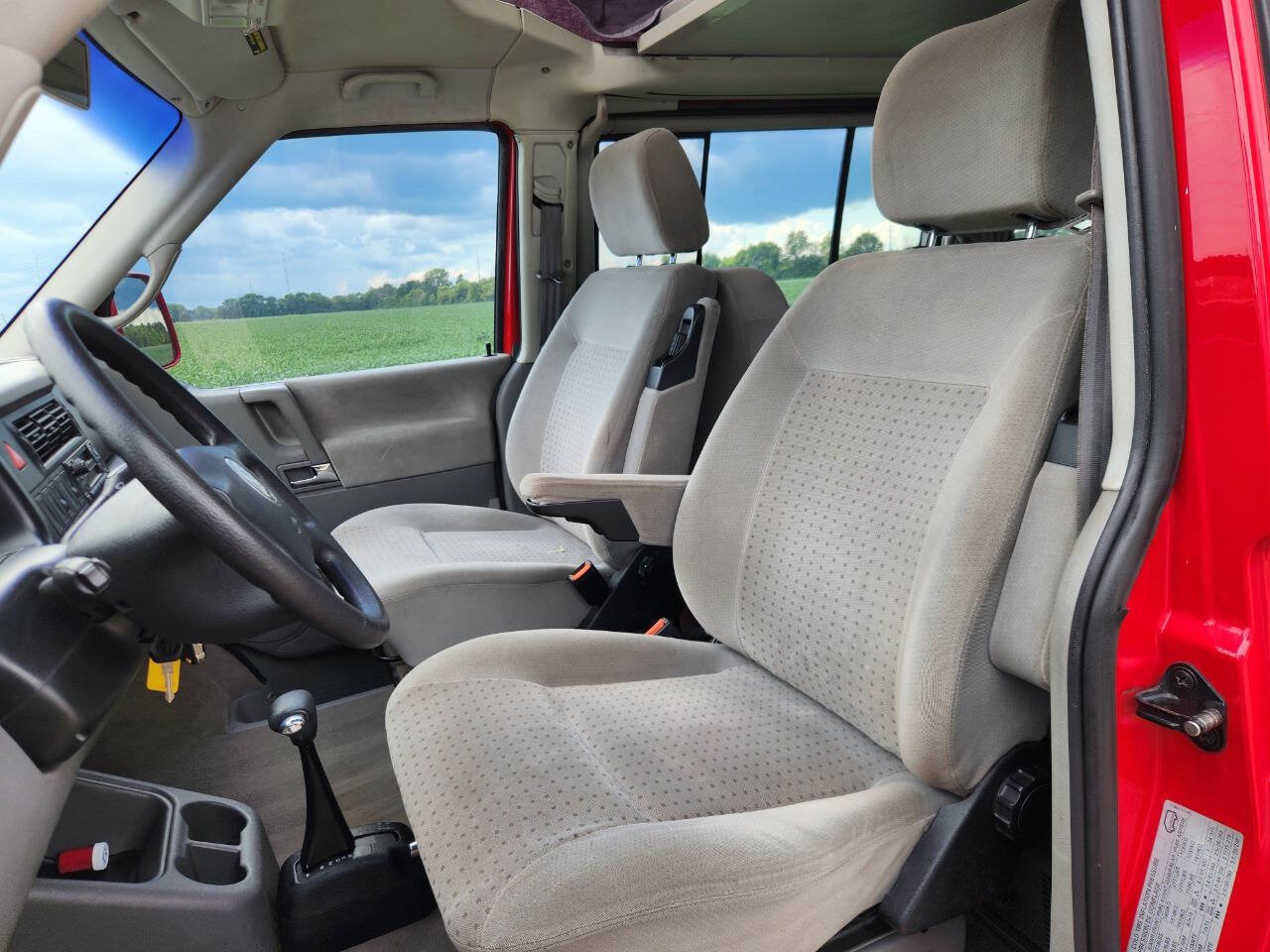 Used 2002 Volkswagen Eurovan MV FWD image 15