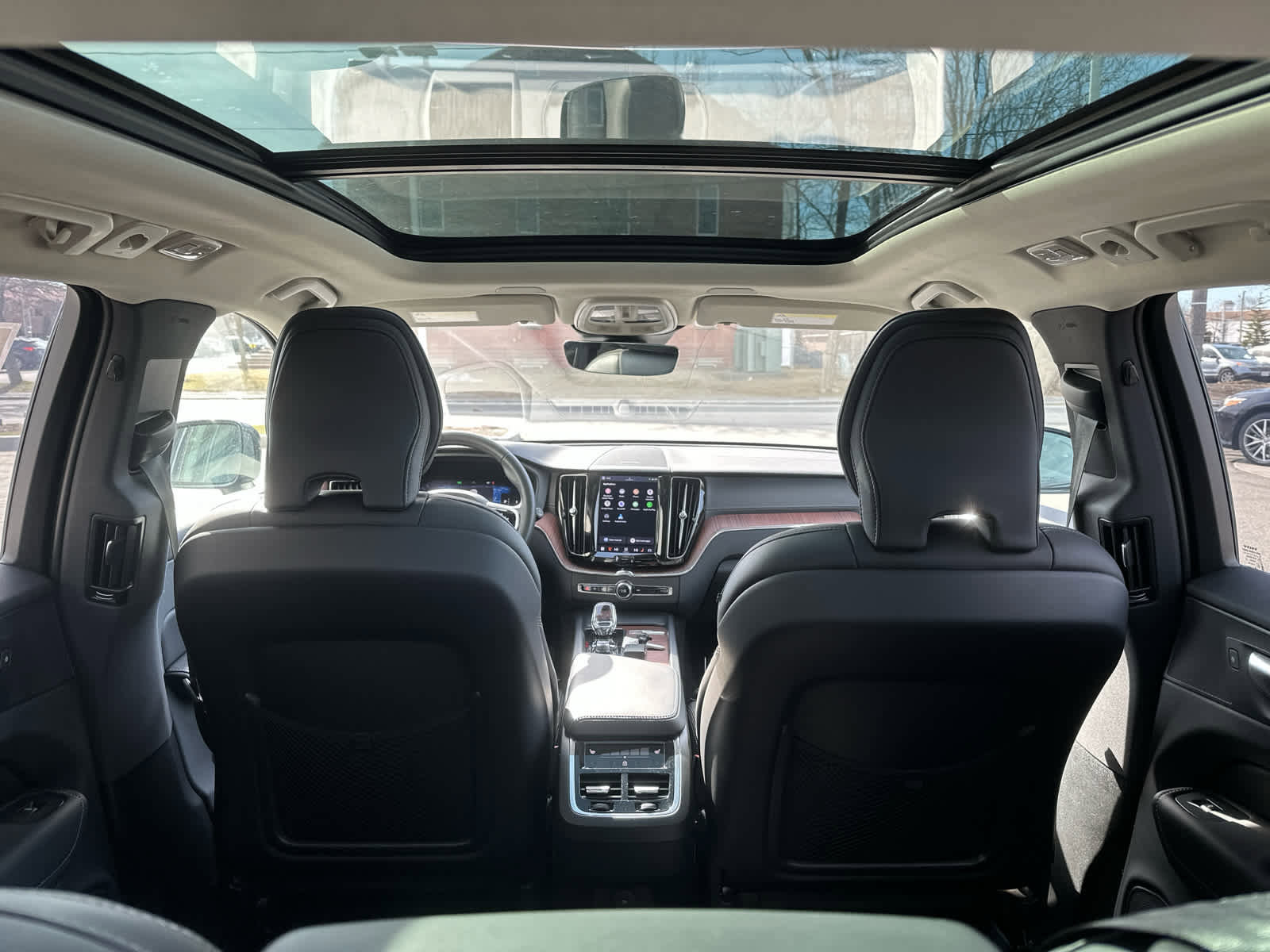 Used 2023 Volvo XC60 B5 Ultimate w/ Climate Package image 30