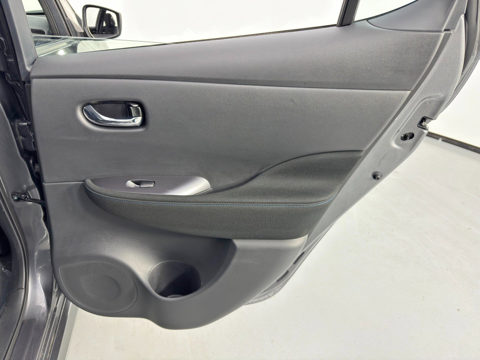 Used 2025 Nissan Leaf S image 36