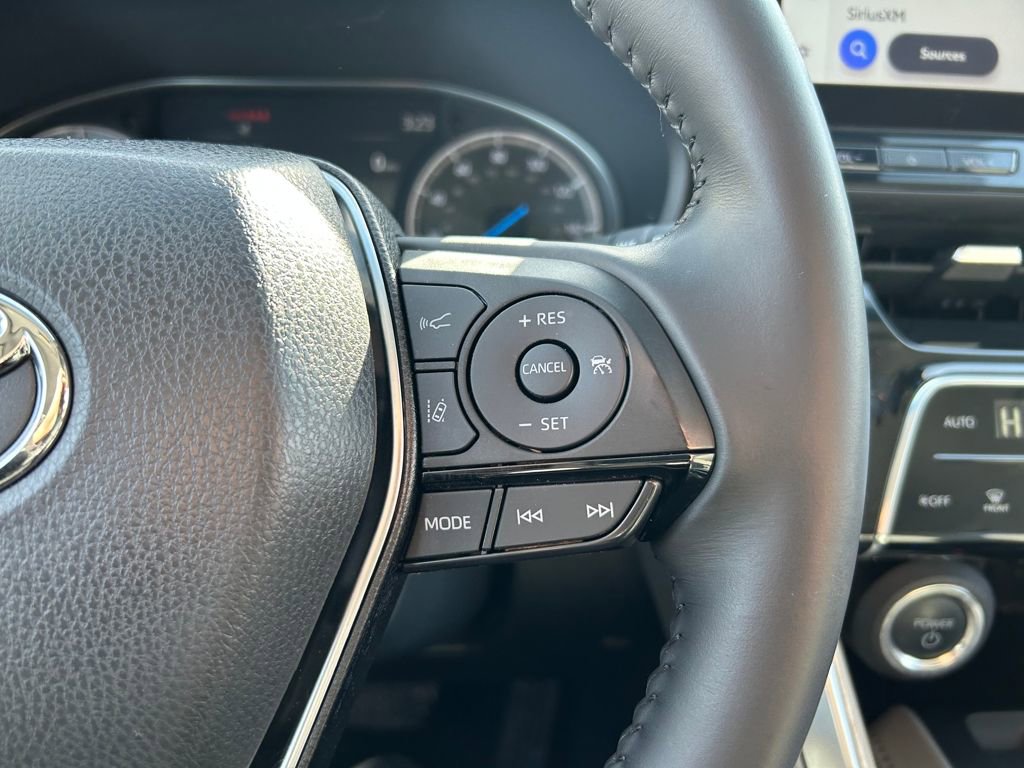 Used 2024 Toyota Venza XLE image 17
