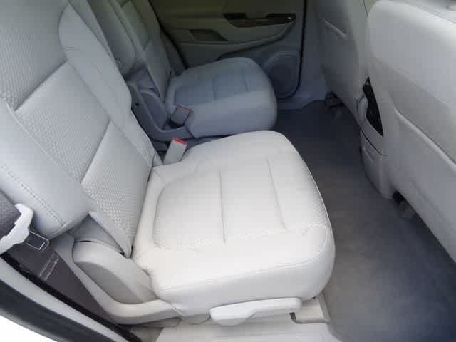 Used 2023 GMC Acadia SLE w/ Driver Convenience Package FWD image 9