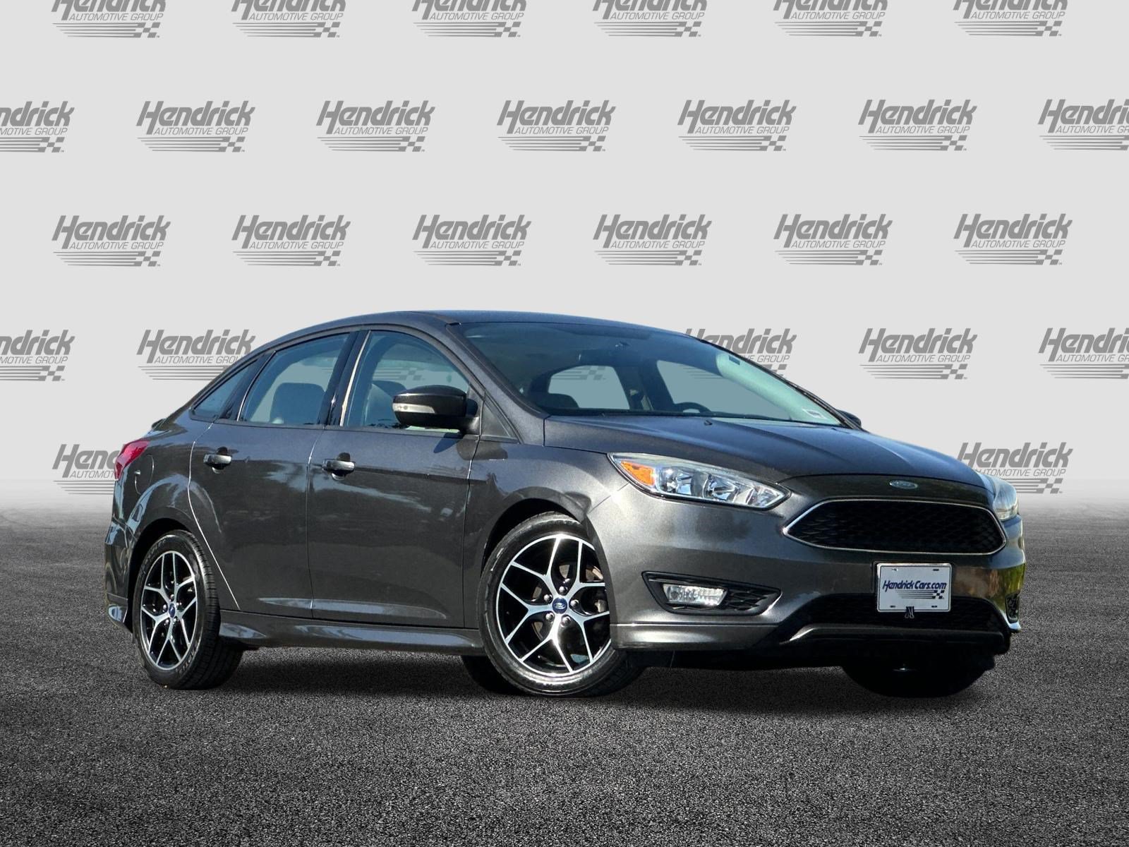 Used 2015 Ford Focus SE w/ SE Sport Package FWD image 2