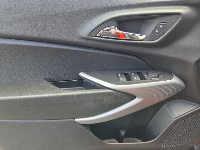 Certified 2024 Chevrolet Trax RS FWD image 17