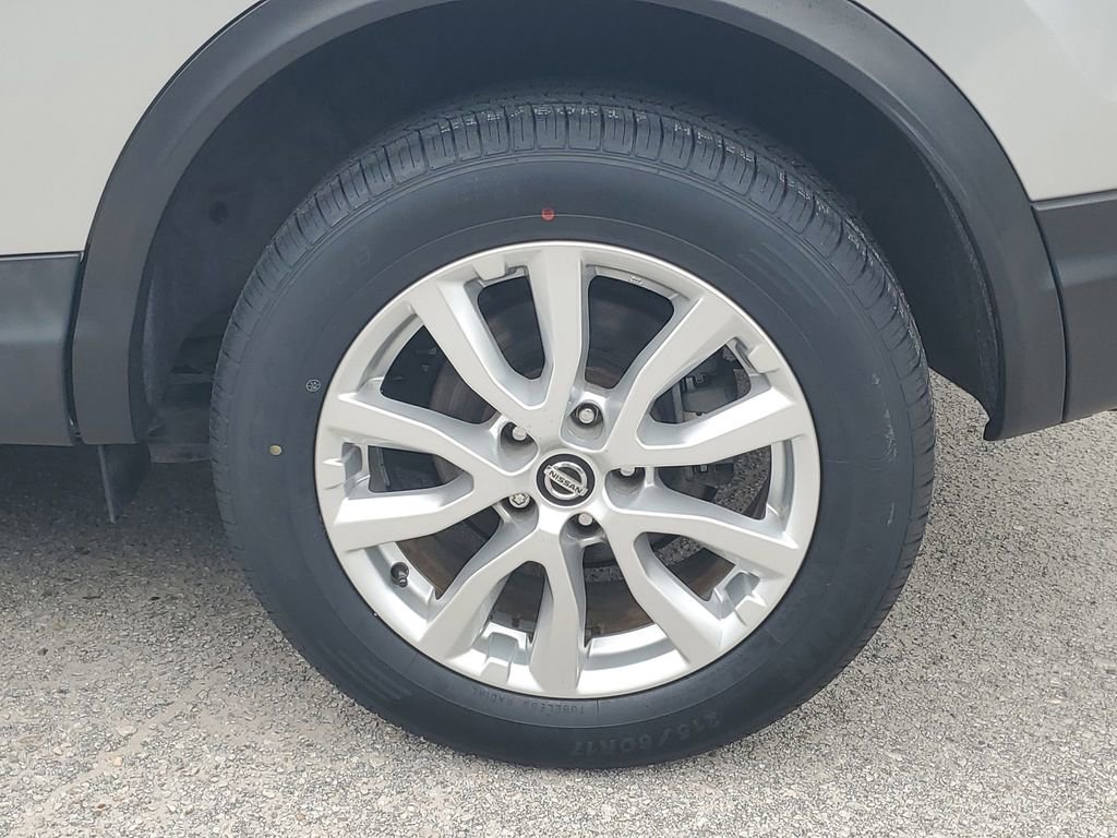 Used 2020 Nissan Rogue Sport SV image 6