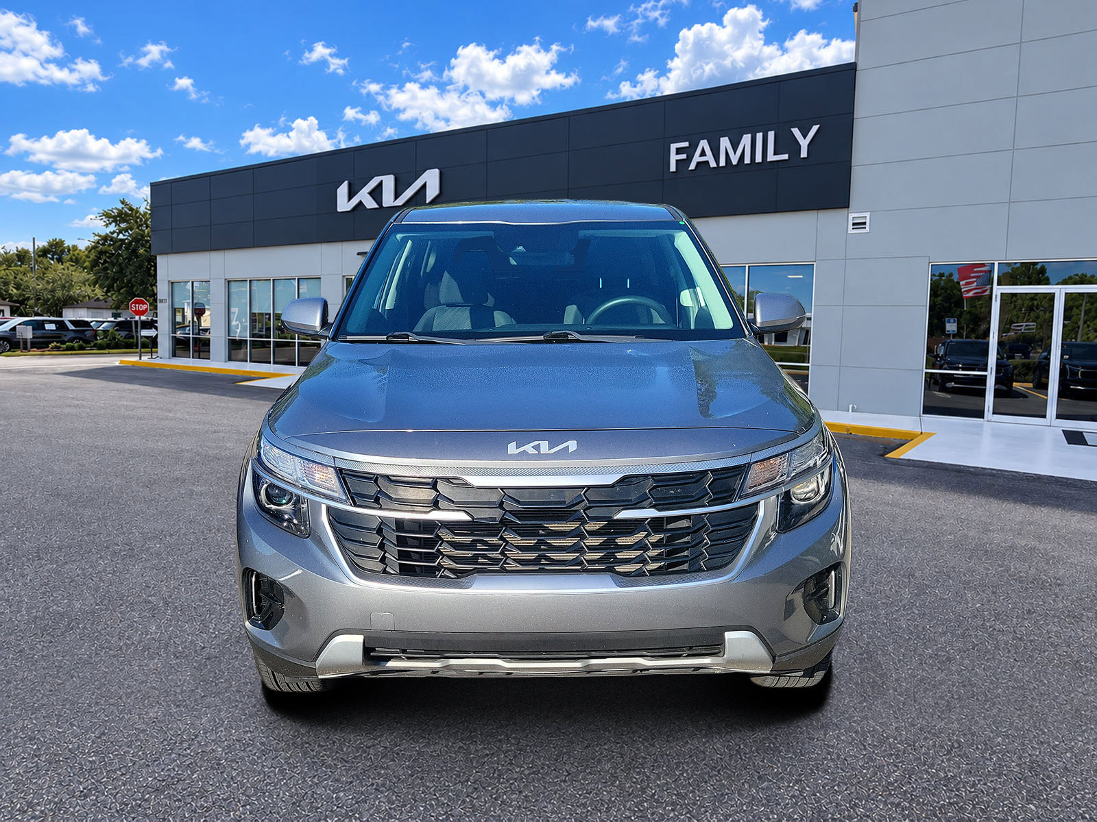 Used 2024 Kia Seltos LX AWD/4WD image 2