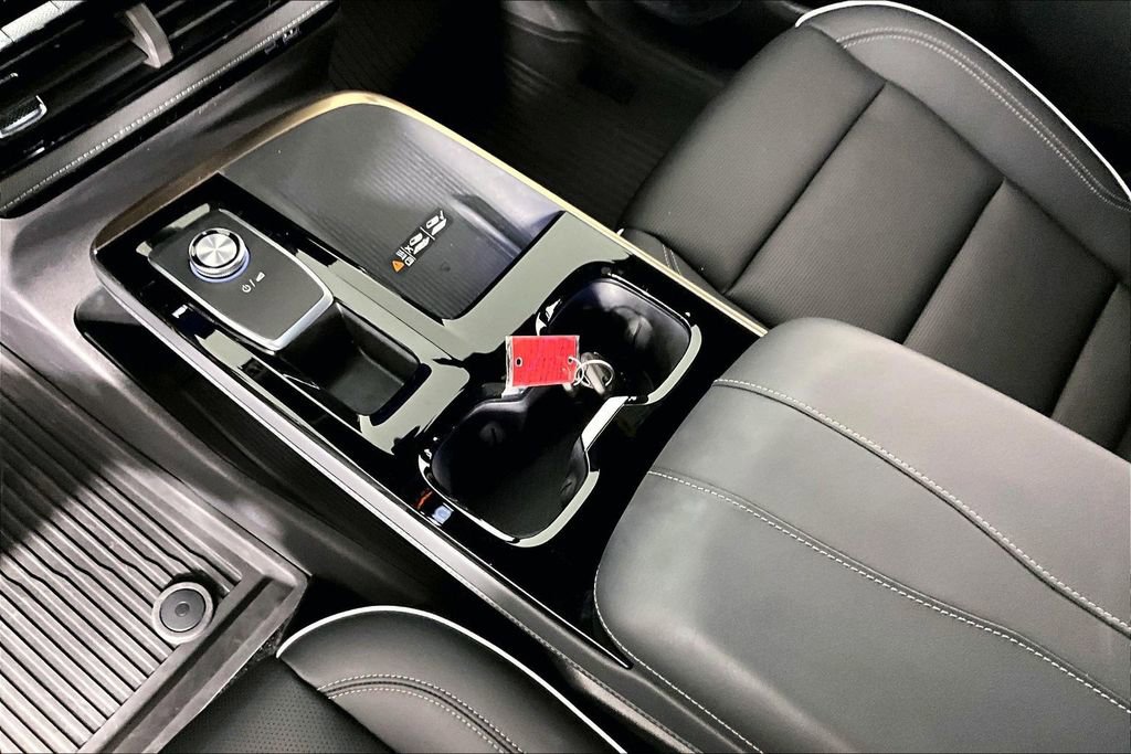 Certified 2025 Buick Enclave Avenir FWD image 17