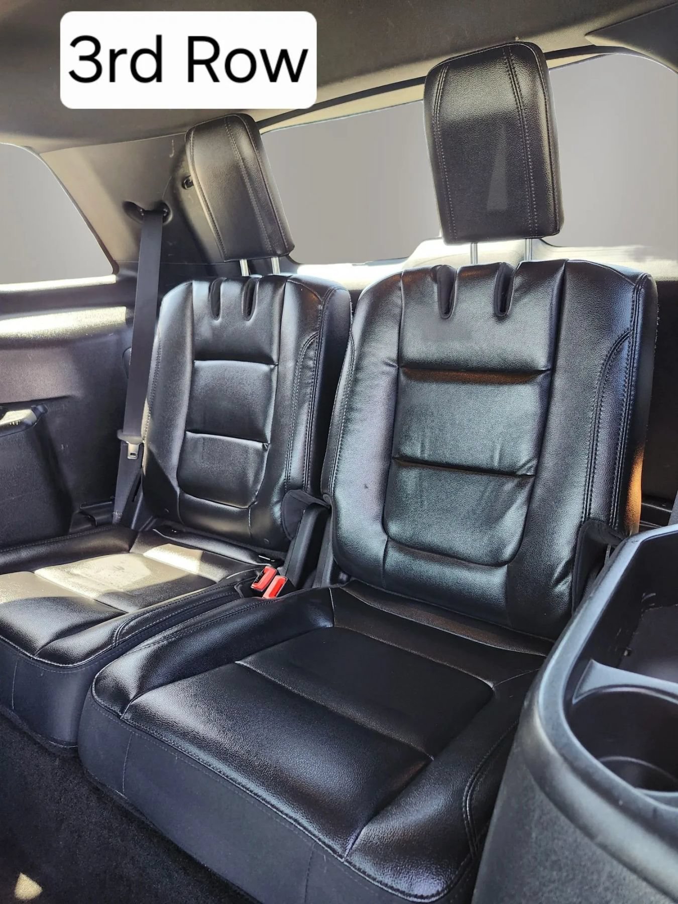 Used 2017 Ford Explorer XLT w/ Equipment Group 202A AWD/4WD image 18