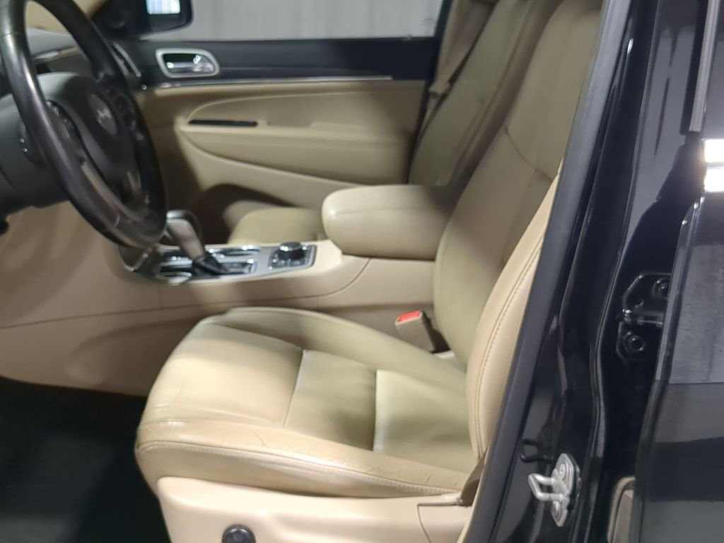 Used 2020 Jeep Grand Cherokee Limited AWD/4WD image 29