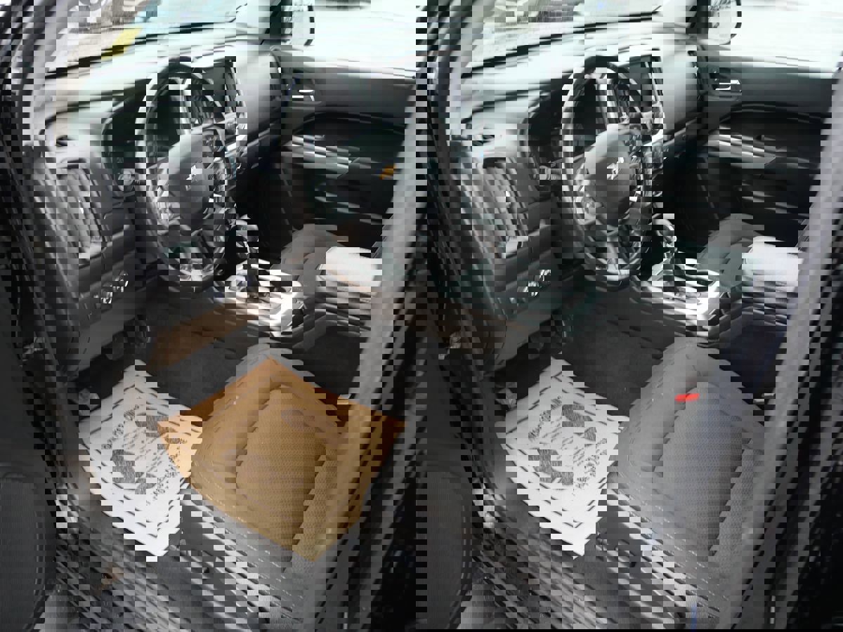 Used 2022 Chevrolet Colorado LT w/ LT Convenience Package image 9