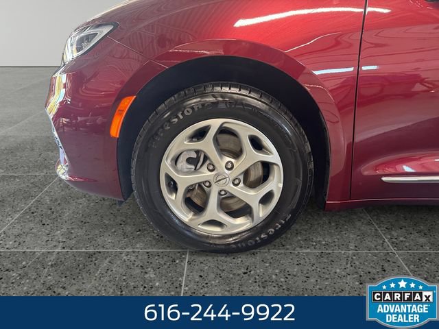 Used 2023 Chrysler Pacifica Limited AWD/4WD image 24