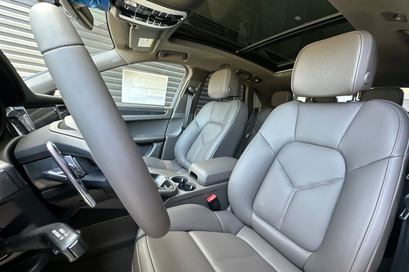 Certified 2025 Porsche Macan image 5