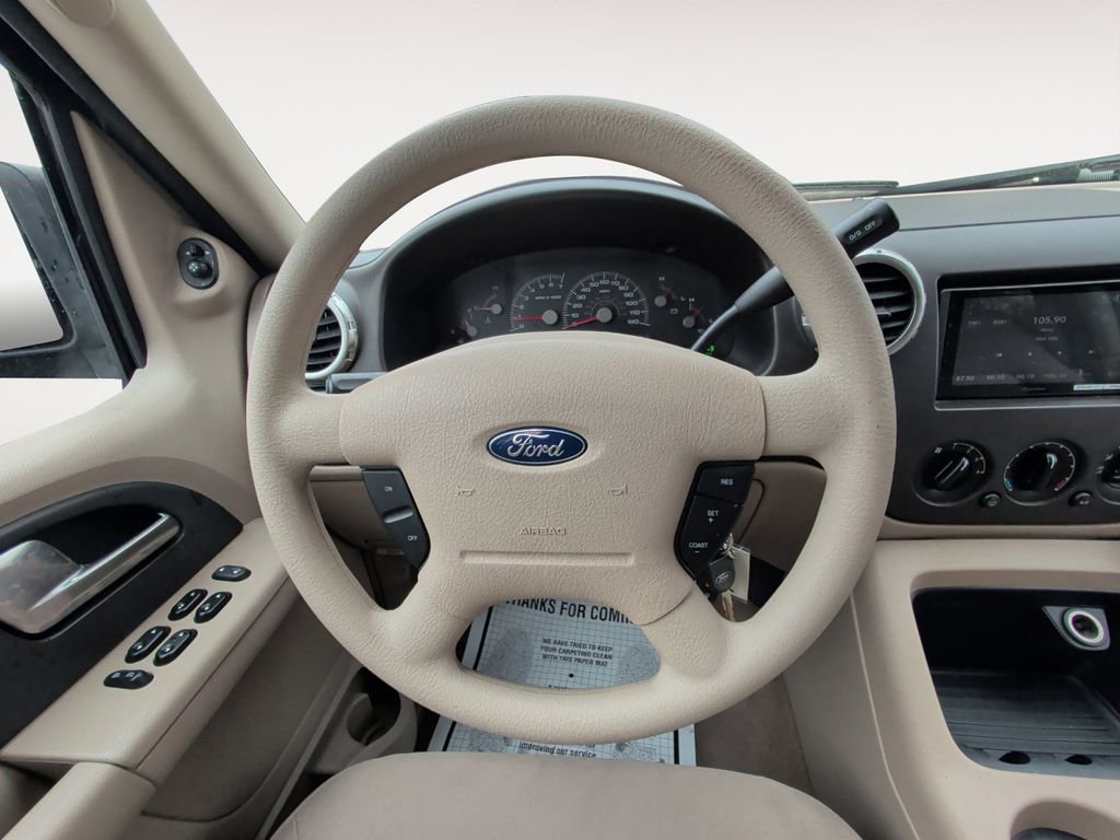 Used 2004 Ford Expedition XLT AWD/4WD image 12