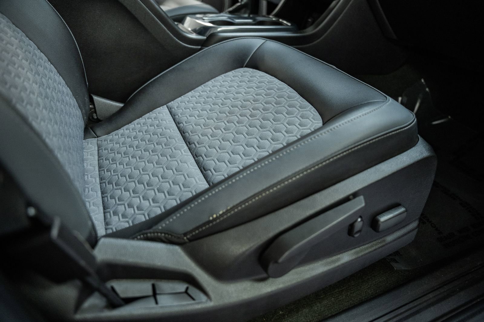 Used 2015 Chevrolet Colorado Z71 image 39