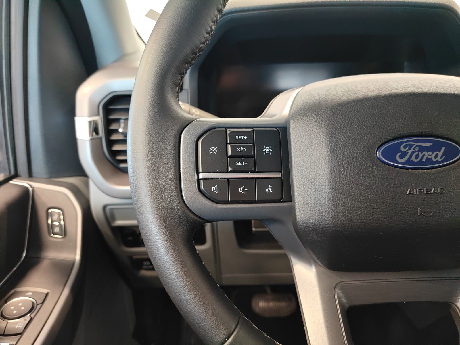 Used 2025 Ford F150 XLT w/ Equipment Group 301A Standard image 16