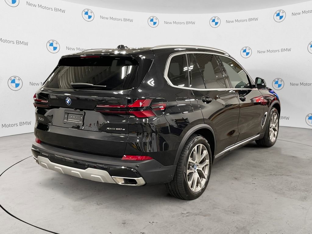 Used 2025 BMW X5 xDrive50e w/ Parking Assistance Package image 5