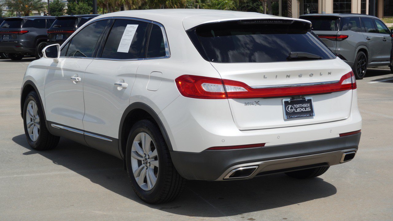 Used 2016 Lincoln MKX Premiere w/ Cargo Accessories Package FWD image 8
