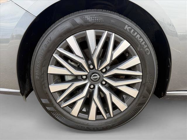 Used 2024 Nissan Altima 2.5 SV image 24
