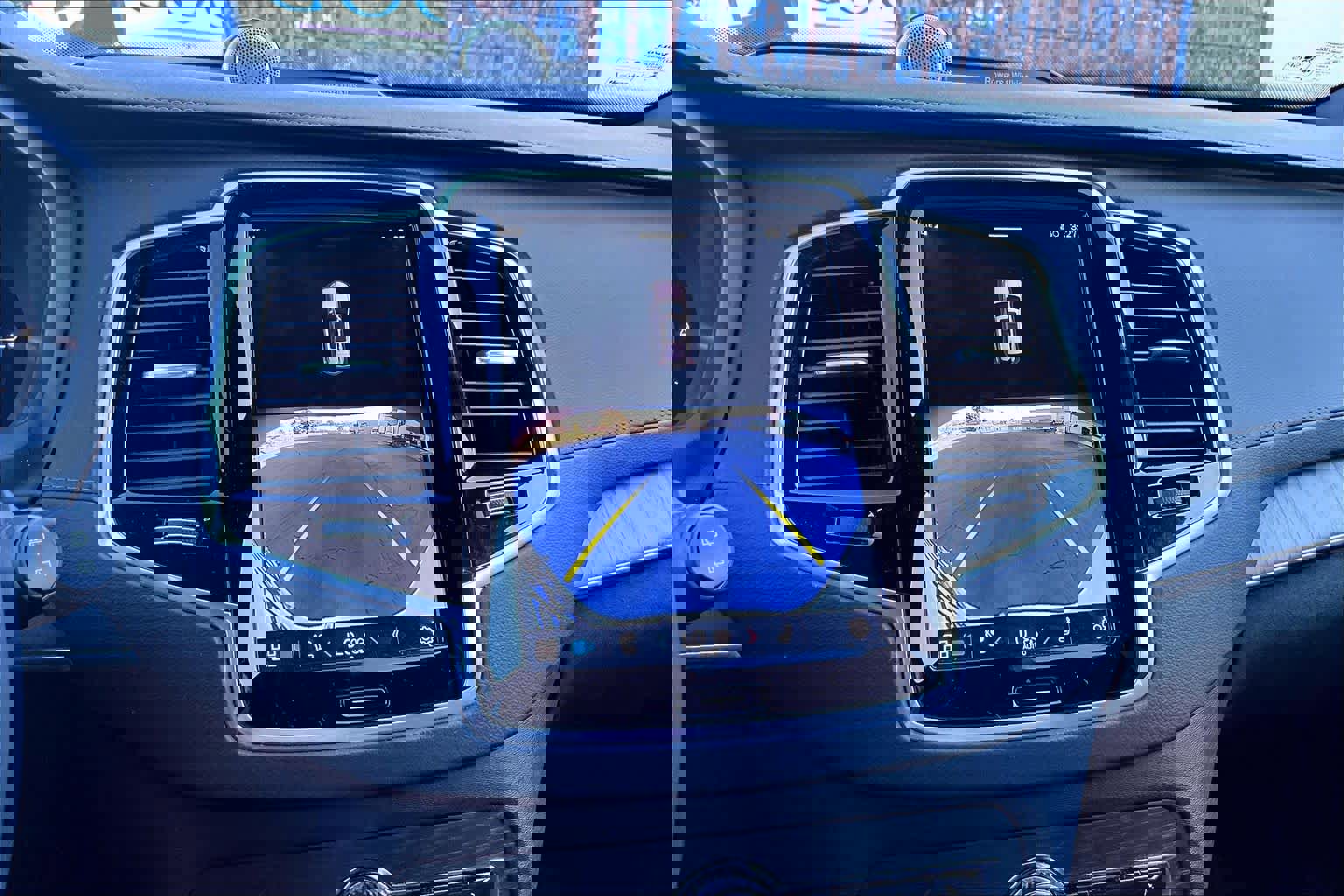 Used 2023 Volvo XC90 T8 Ultimate w/ Protection Package Premier image 24