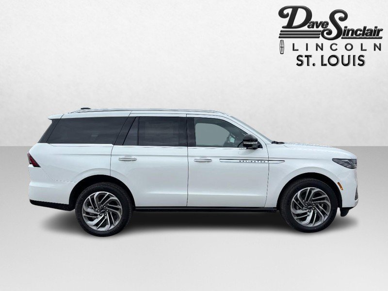 New 2026 Lincoln Navigator Reserve AWD/4WD image 2