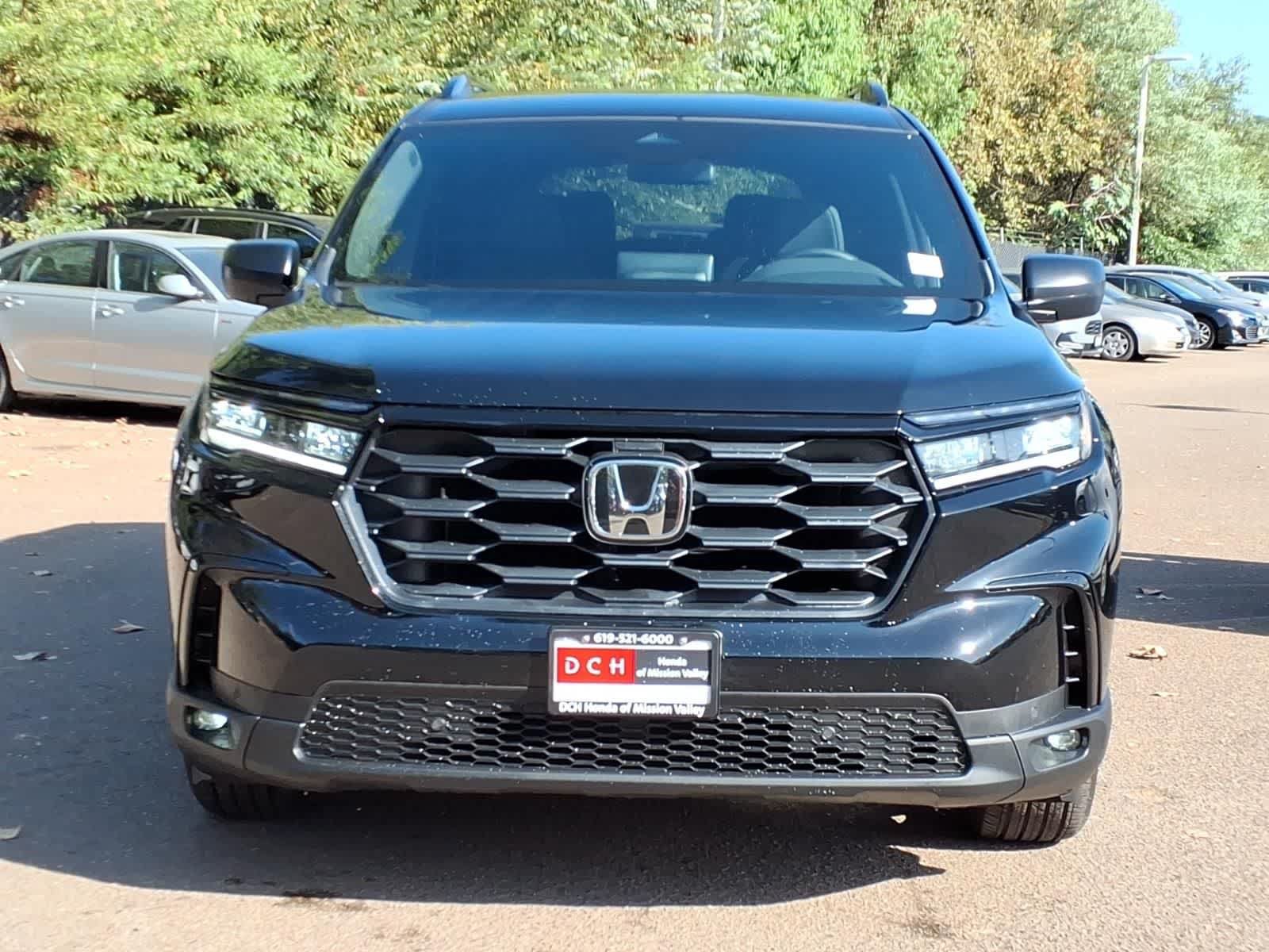 Used 2025 Honda Pilot Sport image 2