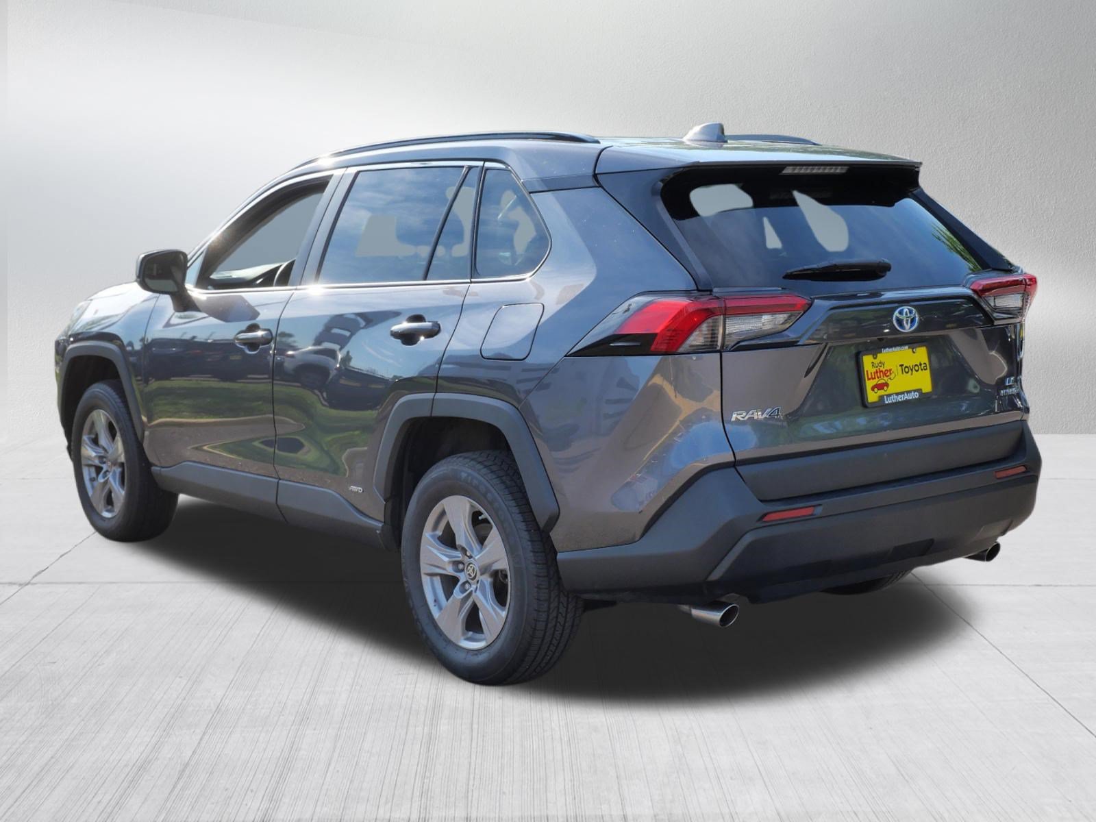 Certified 2022 Toyota RAV4 LE AWD/4WD image 6