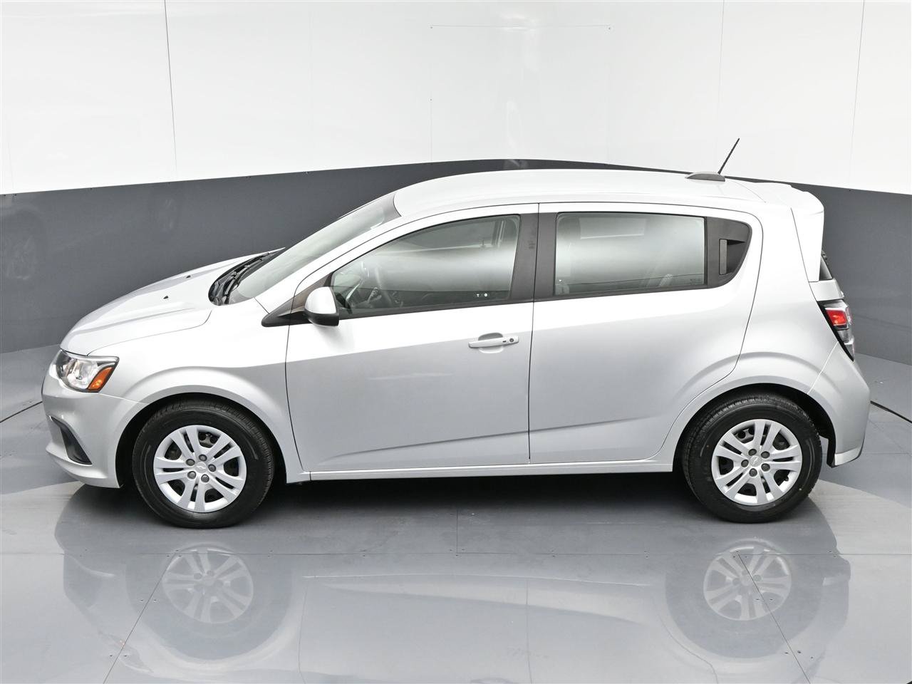 Used 2020 Chevrolet Sonic LT FWD image 28