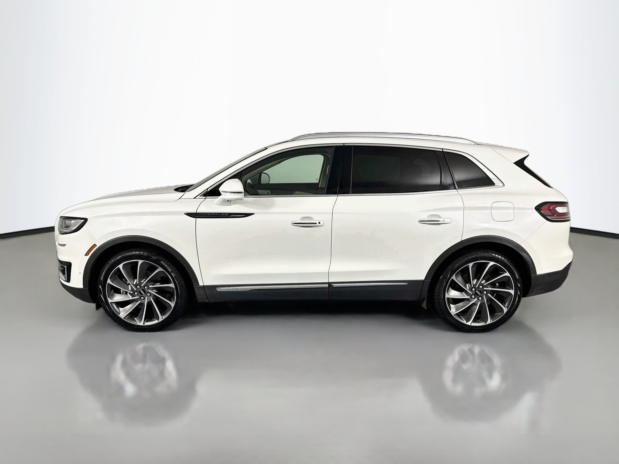 Used 2020 Lincoln Nautilus Reserve w/ Equipment Group 202A AWD/4WD image 8