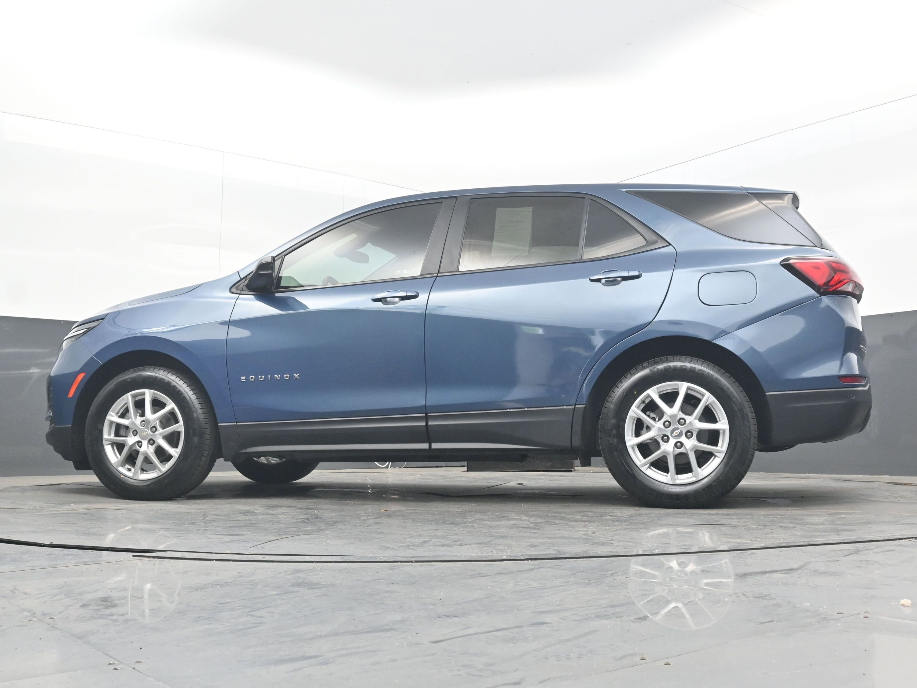 Used 2024 Chevrolet Equinox LS w/ LS Convenience Package FWD image 22