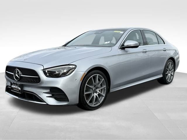 Used 2022 Mercedes-Benz E 350 4MATIC Sedan image 3