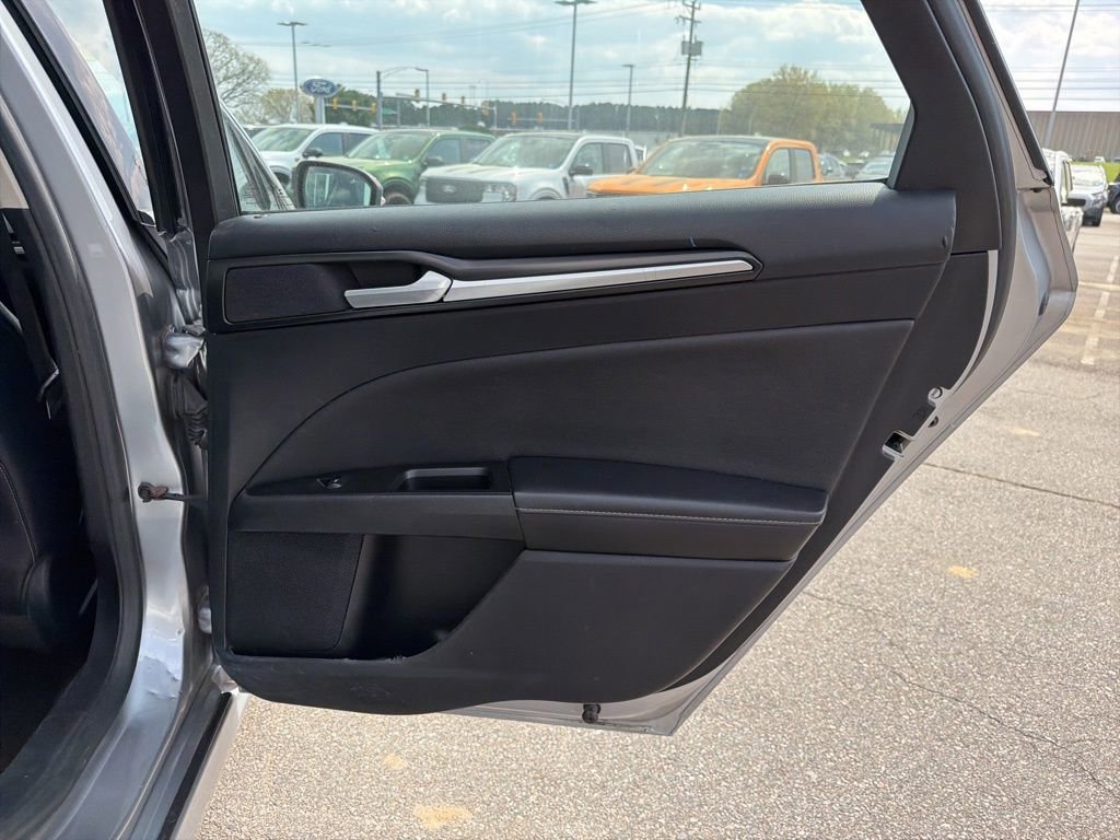 Used 2020 Ford Fusion Titanium image 19