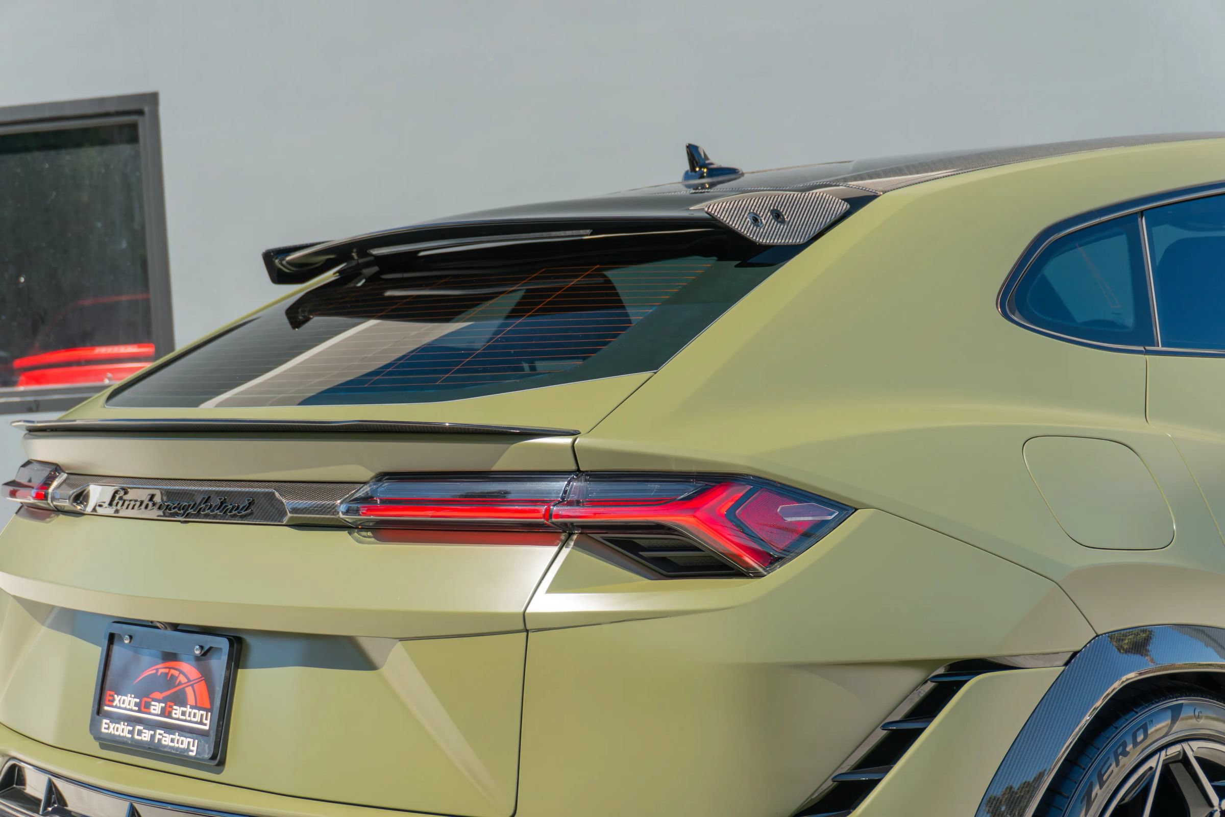Used 2024 Lamborghini Urus Performante AWD/4WD image 40