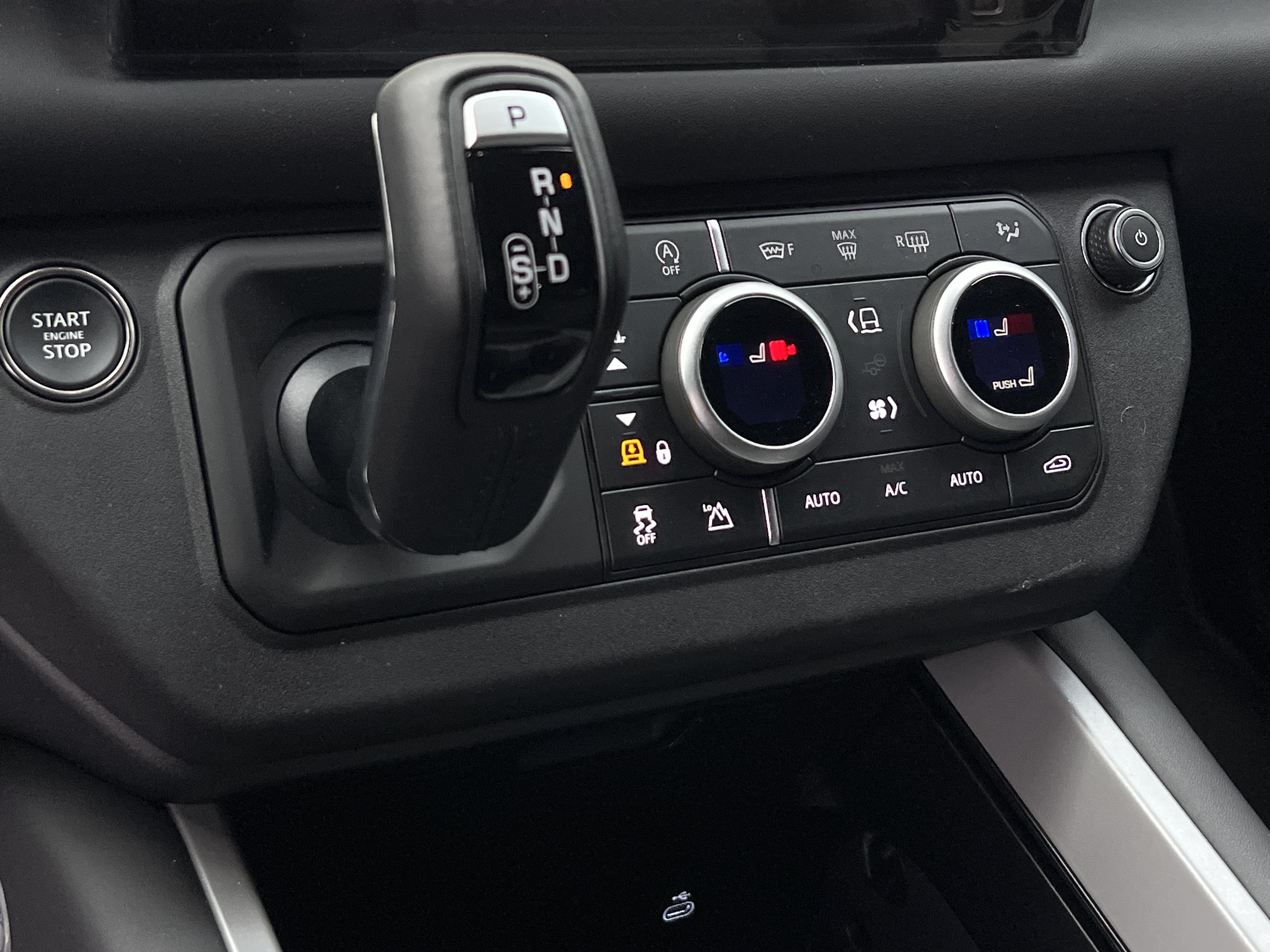 New 2025 Land Rover Defender 130 V8 AWD/4WD image 28
