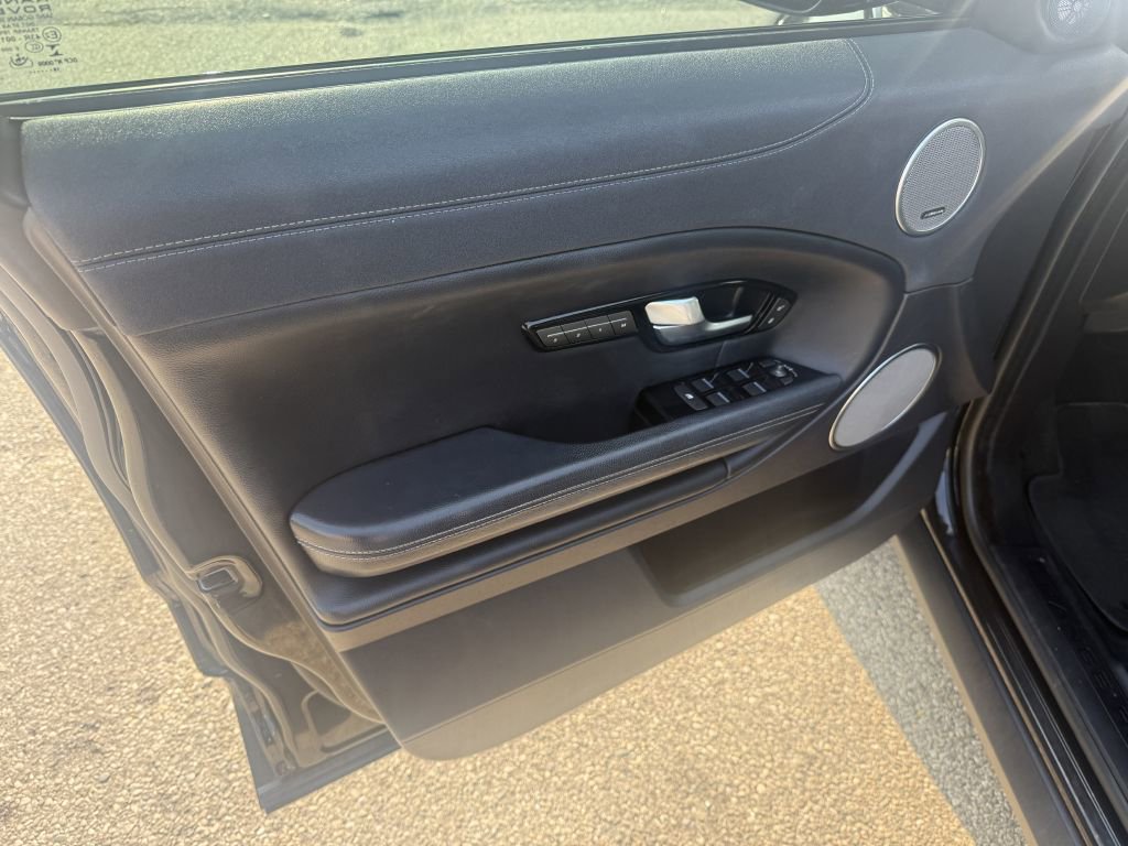 Used 2019 Land Rover Range Rover Evoque SE Premium image 7