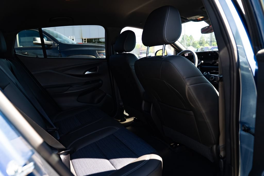 Used 2025 Buick Envista Preferred FWD image 22