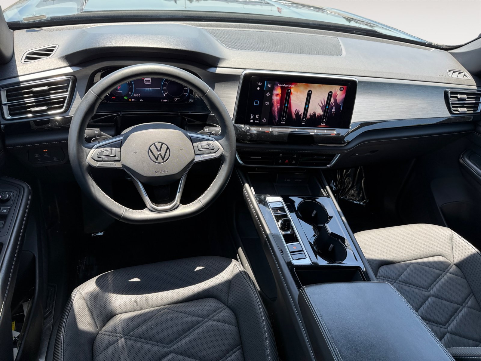 Used 2024 Volkswagen Atlas Cross Sport SE FWD image 15
