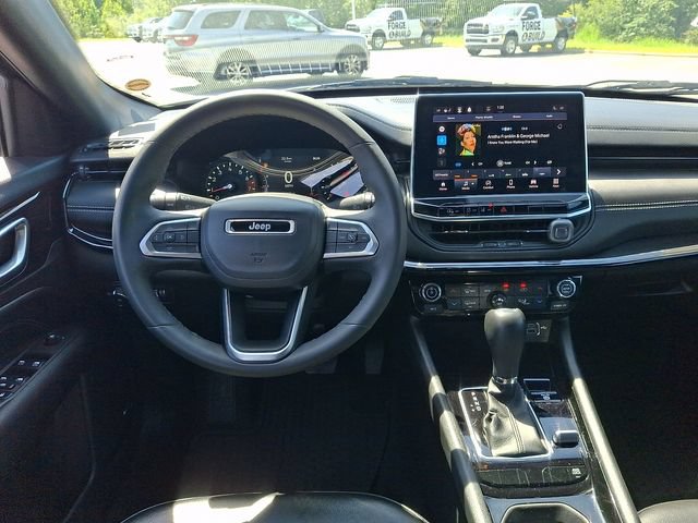 Used 2023 Jeep Compass Latitude w/ Sun and Sound Group AWD/4WD image 11