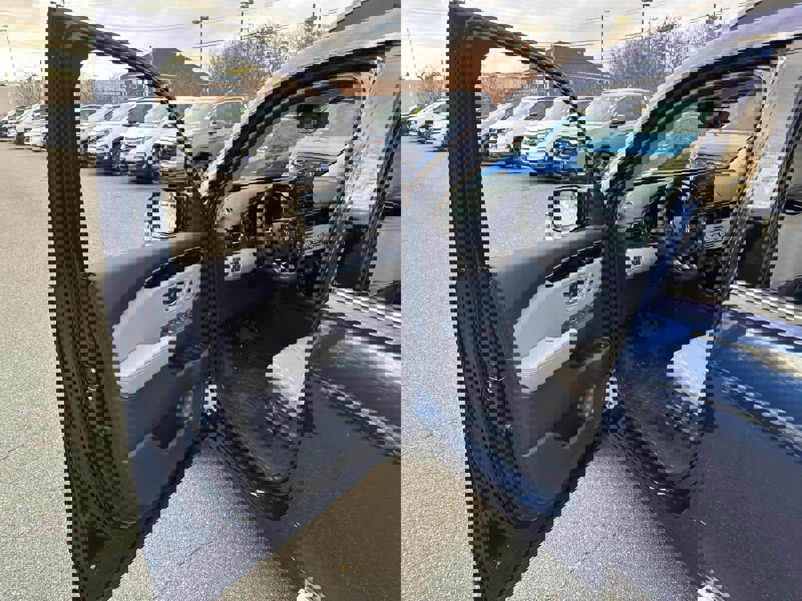 New 2025 Honda Pilot Touring image 12