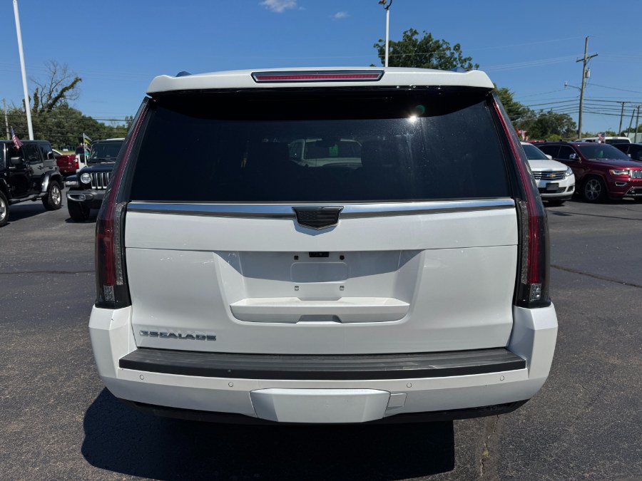 Used 2018 Cadillac Escalade Platinum AWD/4WD image 4