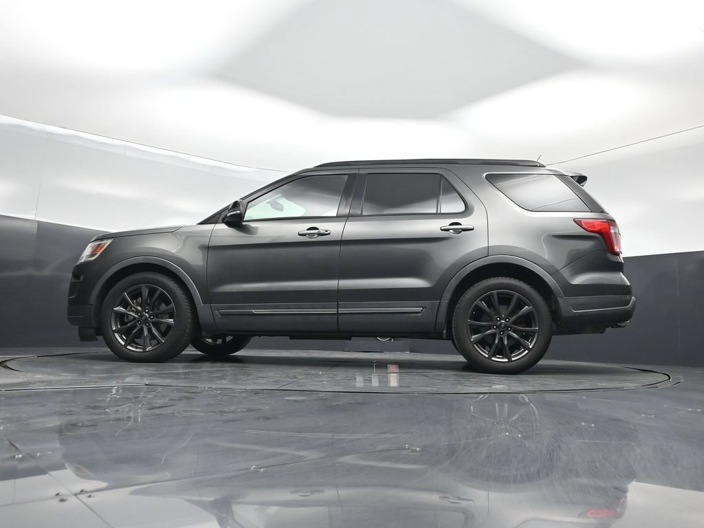 Used 2018 Ford Explorer XLT w/ Equipment Group 202A FWD image 7