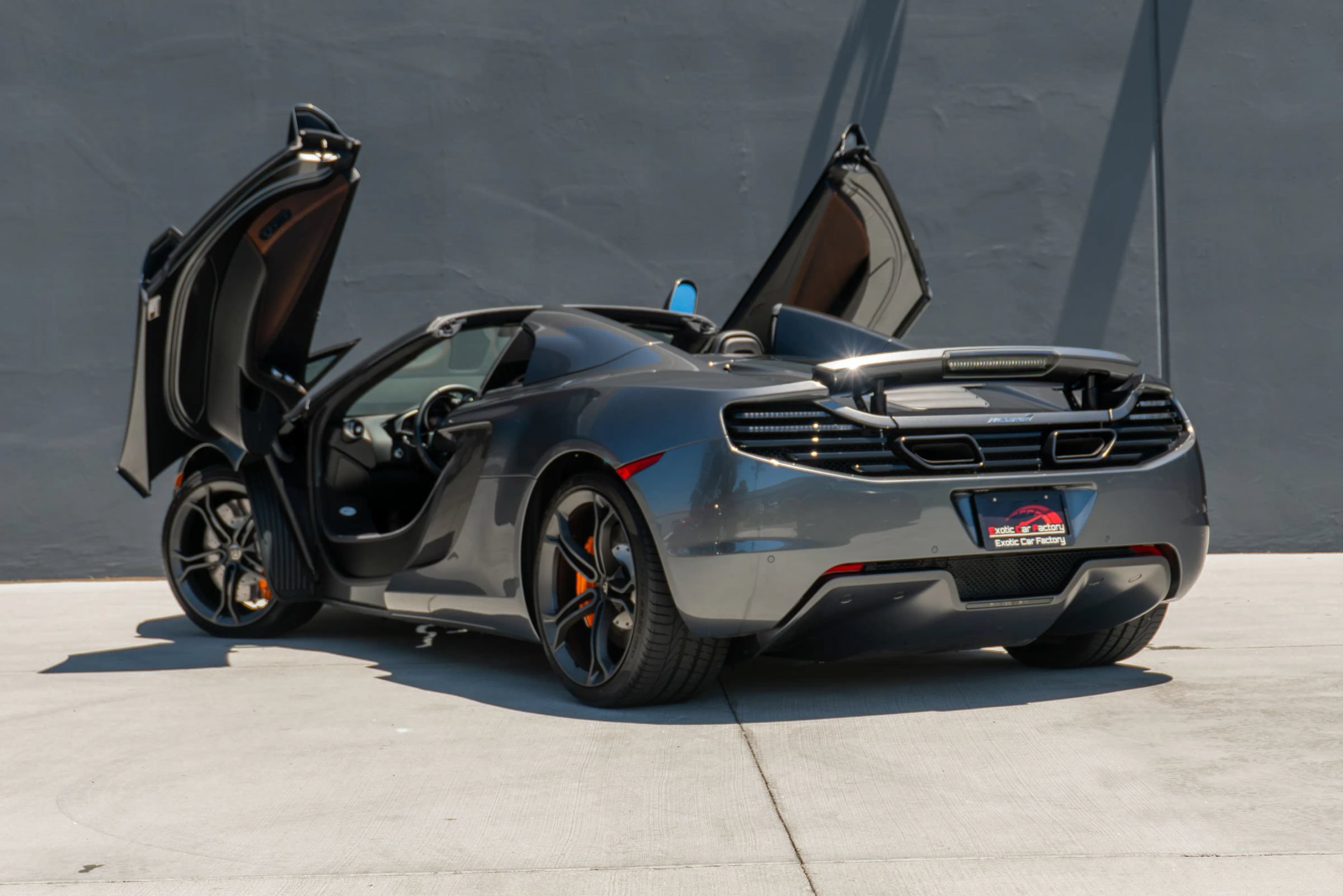 Used 2014 McLaren MP4-12C Spider RWD image 14