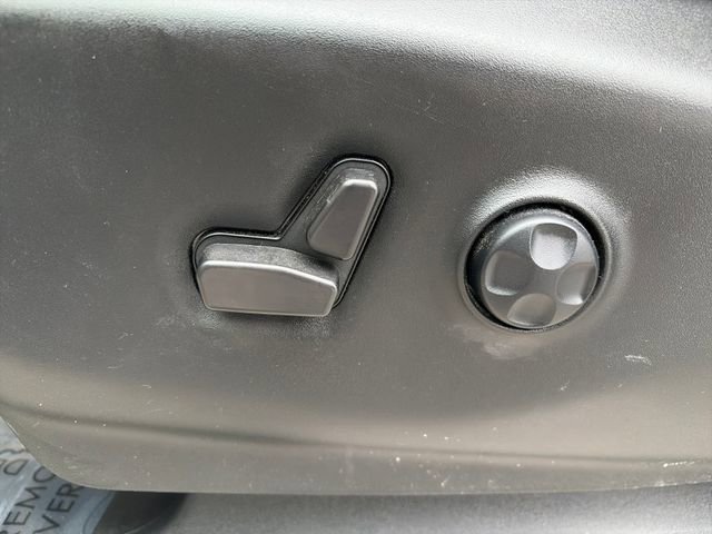 Used 2024 Chrysler Pacifica Touring-L FWD image 26