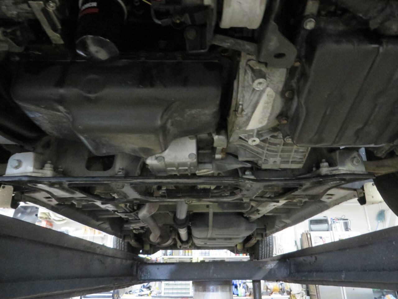 Used 2001 Chrysler Town & Country LX image 28